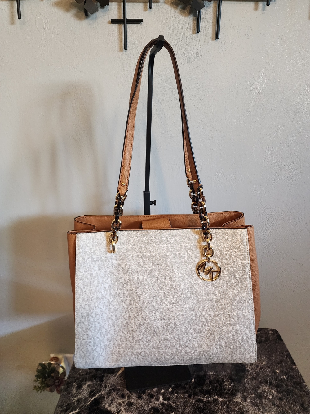 Michael Kors SOFIA Signature Logo Tote in Vanilla/Acorn